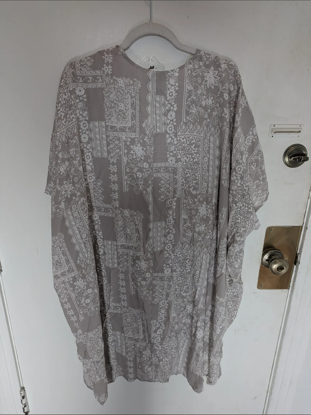 Gilli Taupe and White Floral Print Open Kimono Cardigan - Picture 3 of 4